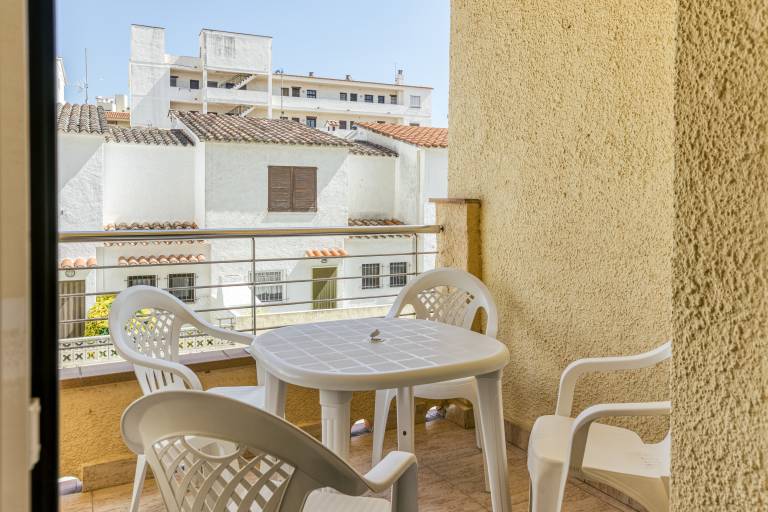 Rental apartment with terrace & fast internet | City view — photo 3