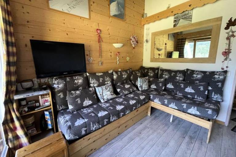 Holiday apartment with 1 room for 4 persons in Les Belleville