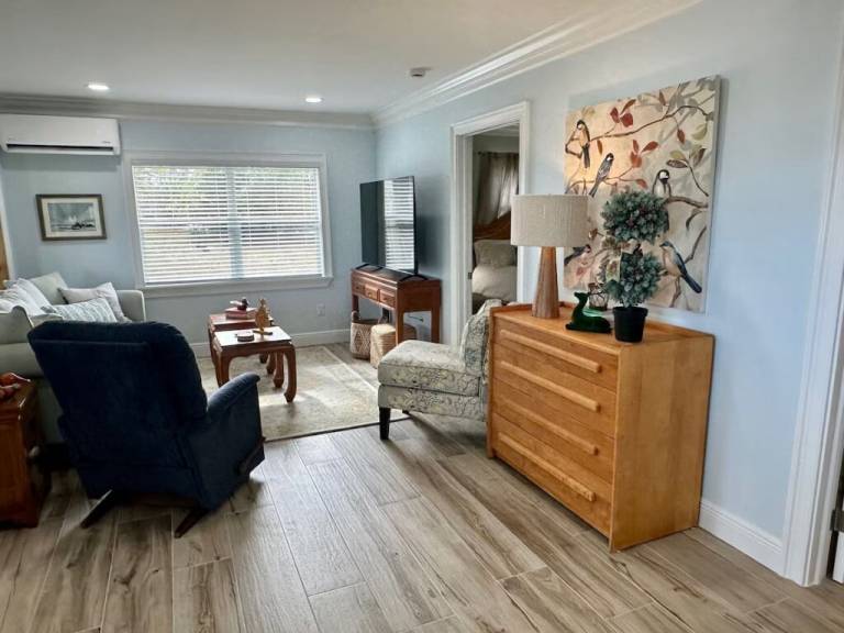 Children-friendly beautiful cottage with yard & patio | Garden view | Pets allowed — photo 2