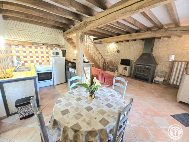 Gite with barbecue, terrace & yard — photo 5