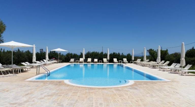 House with terrace, yard & pool — photo 4