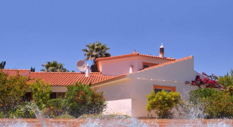 Villa with pool — photo 4