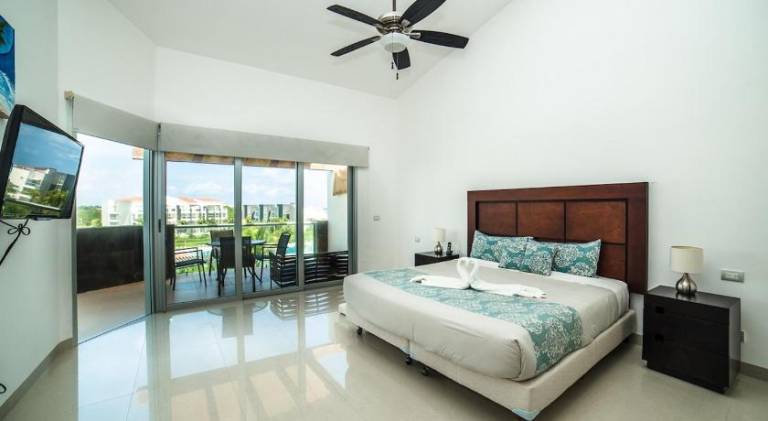 Apartment with pool — photo 2