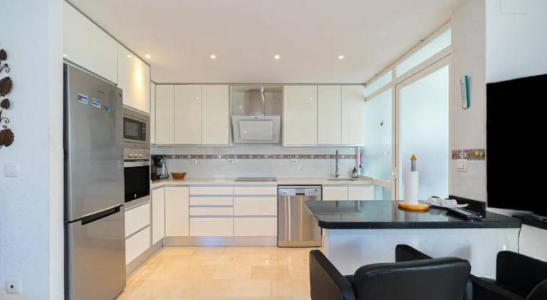 Holiday apartment with pool — photo 4