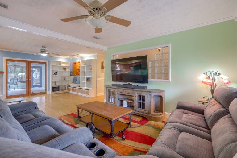 Sunroom & Spacious Yard! Family Gem in Orange Park — photo 4
