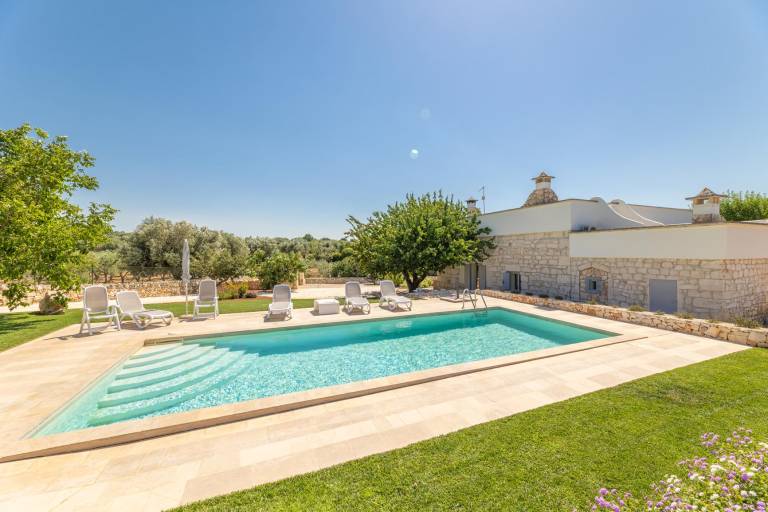 Holiday apartment with private pool, yard & grill in Ostuni