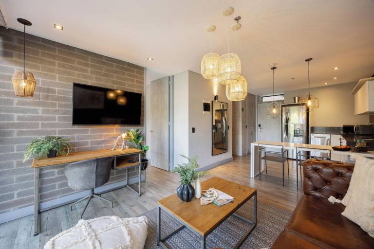 Serviced apartment with sauna, yard & pool | Close to Lleras Park | Perfect for remote work | Pets are welcome — photo 2
