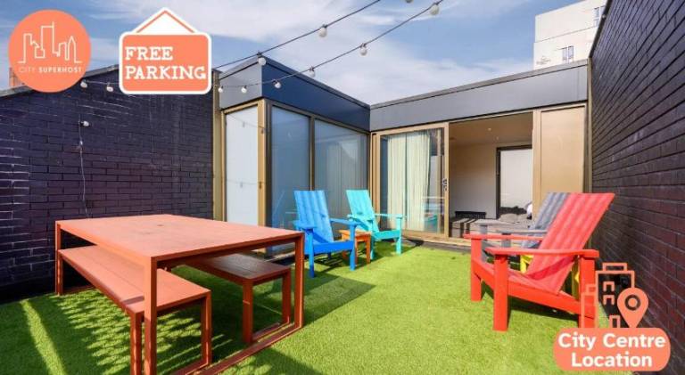 Luxury Canal St Villa with Free Parking in Manchester