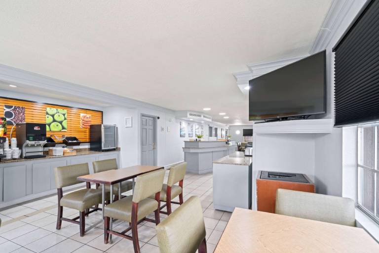 La Quinta Inn by Wyndham Corpus Christi North — photo 3