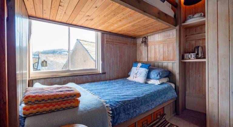 B&B Bunk Room Above Cafe Alf Resco in Dartmouth in Dartmouth
