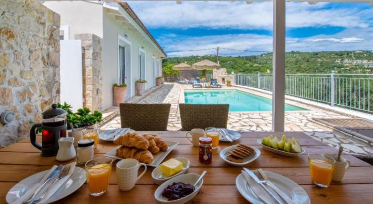 Lovely villa with yard, terrace & private pool | Perfect for remote work | Dogs allowed — photo 2
