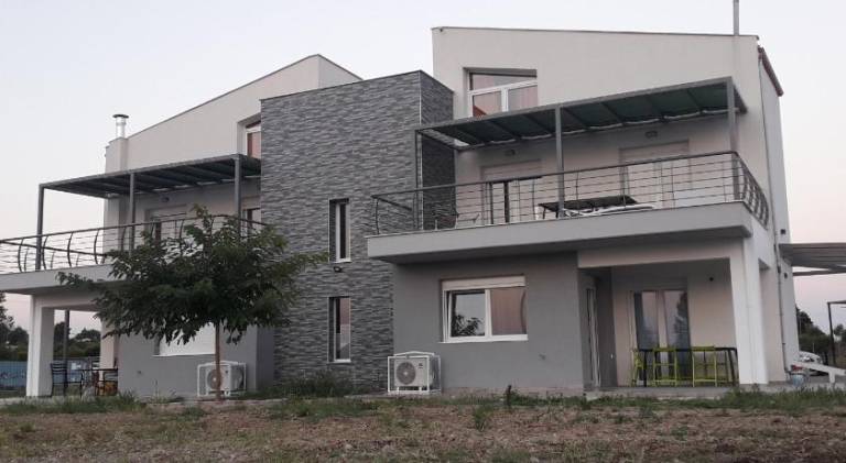Rental apartment with terrace & yard | Pets allowed — photo 3