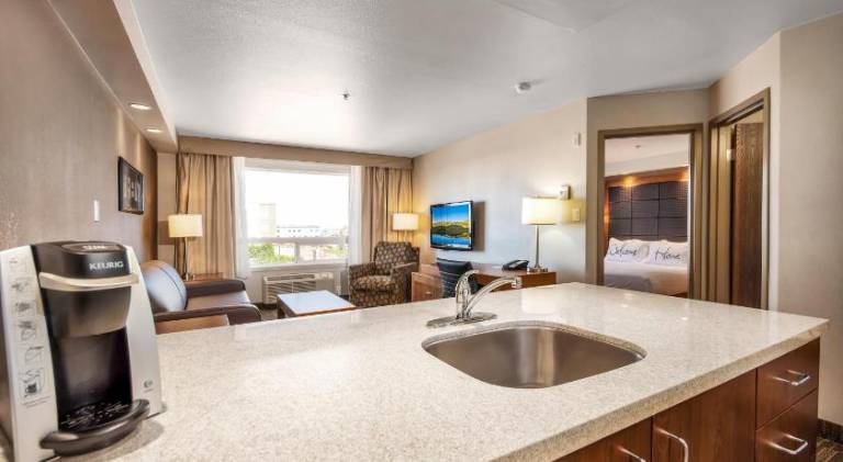 Home Inn & Suites Regina East — photo 2