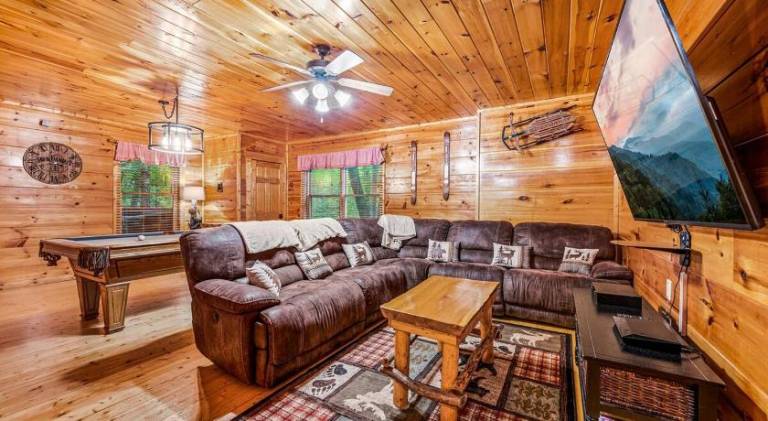 Vacation home with hot tub | Pet-friendly — photo 5