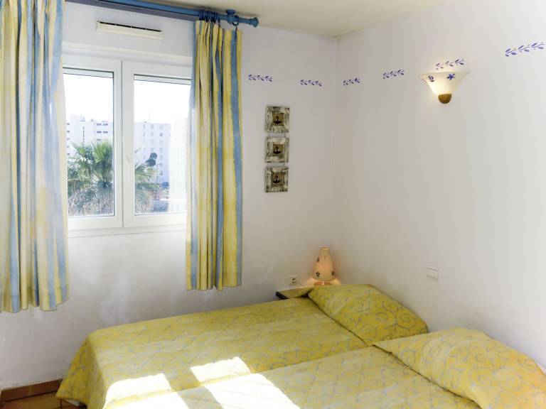 Apartment with pool, yard & sauna — photo 4