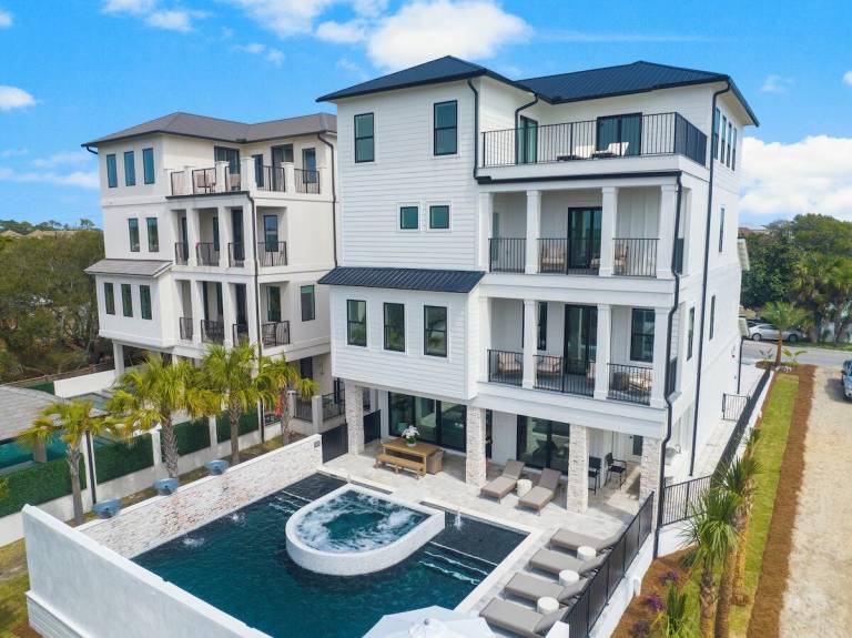 House with private pool, yard & patio | Garden view — photo 3