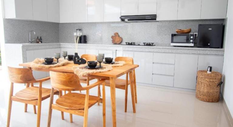 Family-friendly villa with barbeque, private pool & garden | Perfect for remote work | Pets allowed — photo 4
