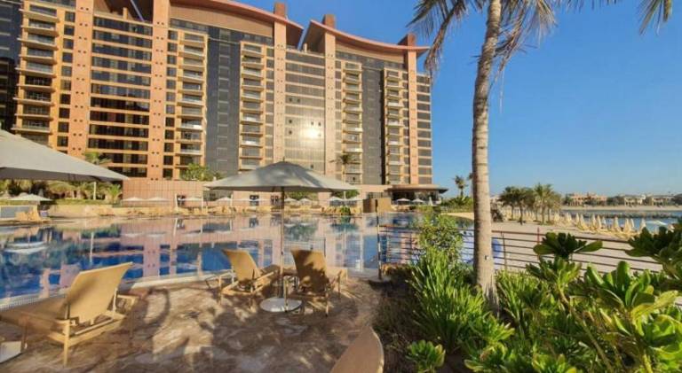 Pleasant apartment with yard & pool | Close to Palm Jumeirah | Beach nearby | Suitable for remote work | Pet-friendly — photo 2