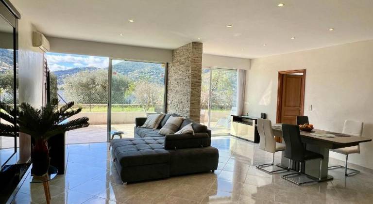 Fully equipped rental apartment with patio & private pool | Pets allowed in Valbonne