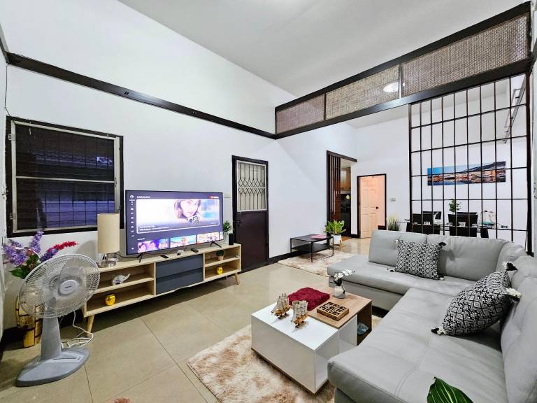 Pleasant villa with garden & grill | Perfect for remote work | Pets allowed — photo 2