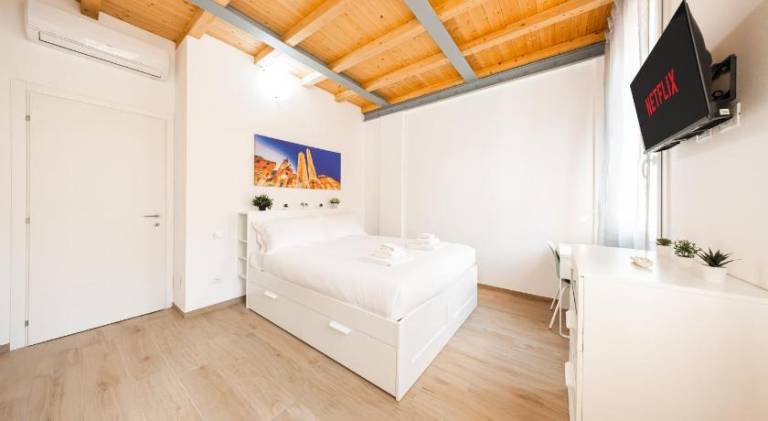 Apartment | Close to Two Towers in Taverna