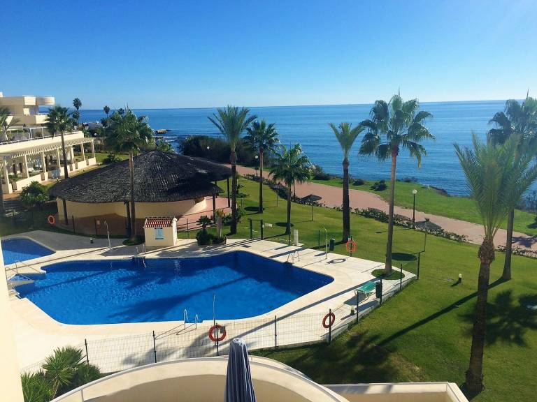 Holiday apartment with pool & patio | Next to the beach | Pet-friendly — photo 2