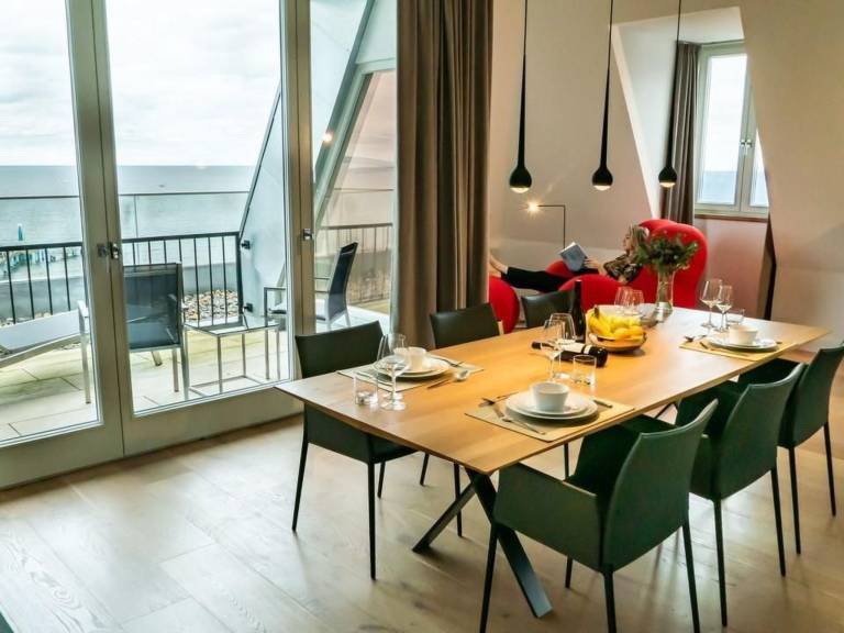 Gemütliche Wohnung mit Pool, Garten und Sauna in Sellin