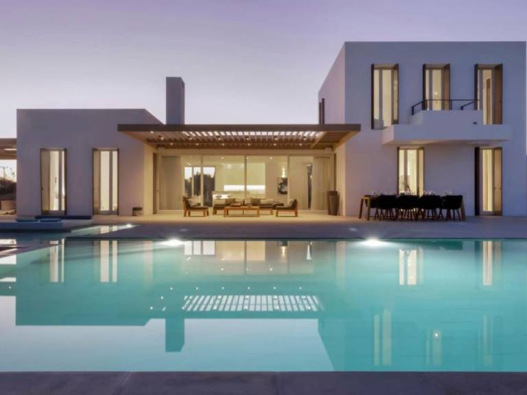 Fully equipped charming vacation home with patio, garden & private pool | Next to the beach | Dogs allowed in Paros