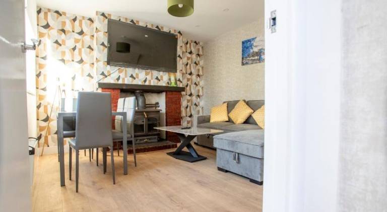 Nice lodge with yard | Dogs allowed in Brampton