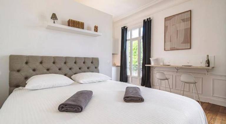 Holiday apartment with terrace in Bezannes