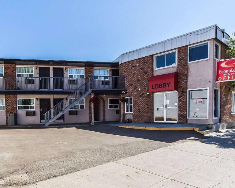 Econo Lodge Inn & Suites in Drumheller, AB
