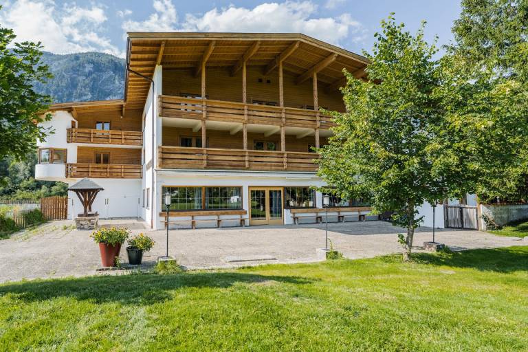 Vacation home with yard, sauna & BBQ | Nature view | Pet-friendly in Woergl