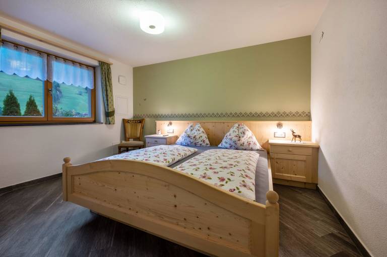 Family-friendly charming holiday apartment with BBQ, yard & hot tub | Garden view | Pet-friendly — photo 2