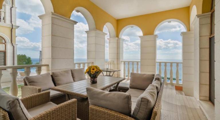 Fully equipped villa with garden, patio & private pool | Suitable for remote work | Pets allowed — photo 4