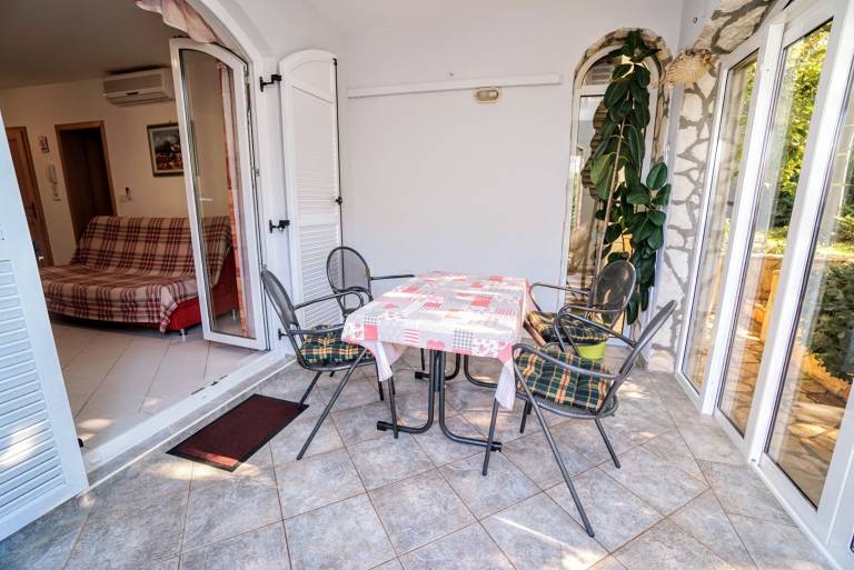Holiday apartment with terrace — photo 4