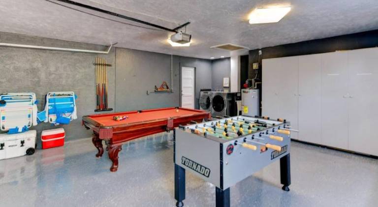 Vacation home with pool & jacuzzi — photo 2