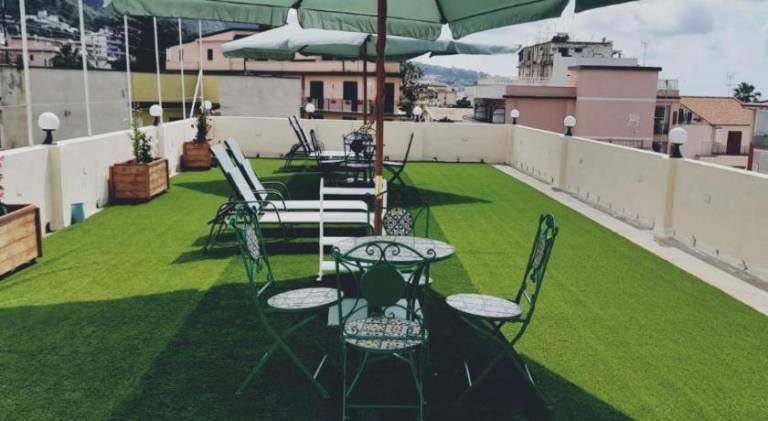 Apartment with terrace — photo 4