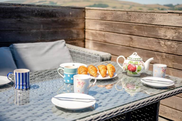 Holiday apartment with yard & terrace — photo 4