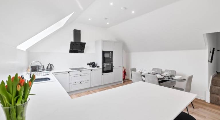 CORN FLOUR LODGE at PITKERRO MILL with HOT TUB 3 double bedrooms with TVs, 1 en-suite, 2 further bat — photo 3