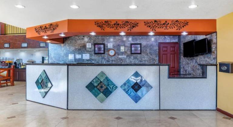 Rose City Inn & Suites — photo 5