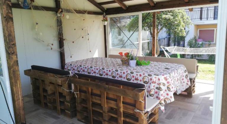 Villa with patio, BBQ & garden — photo 2