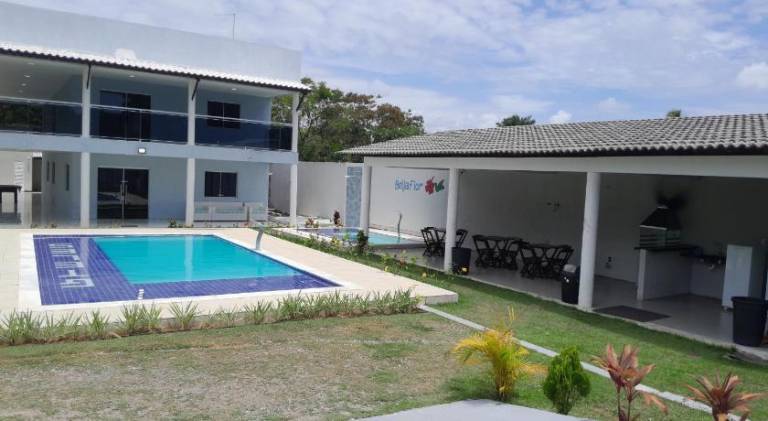House with pool — photo 2