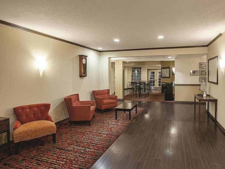 La Quinta Inn & Suites by Wyndham Davis — photo 3