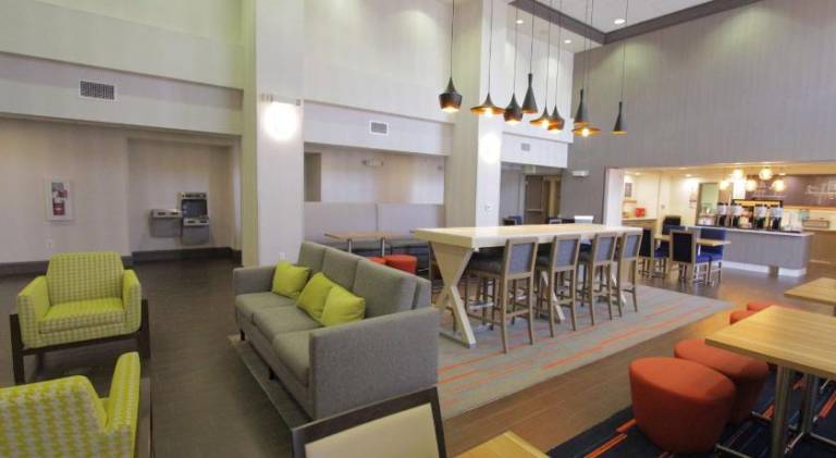 Hampton Inn & Suites Seal Beach — photo 2