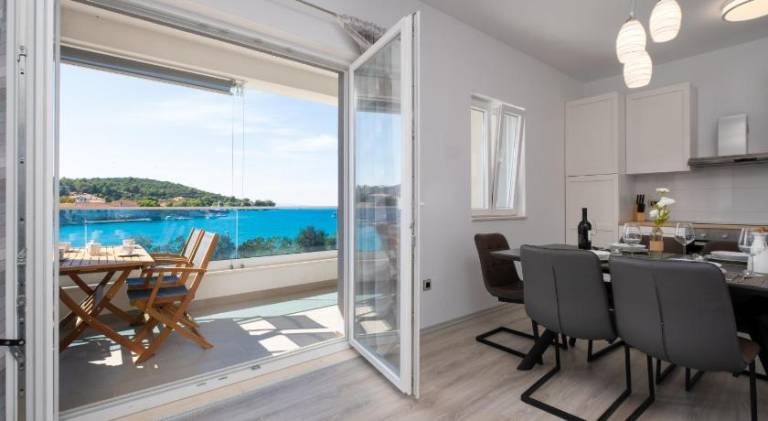 Holiday apartment with garden & patio — photo 3