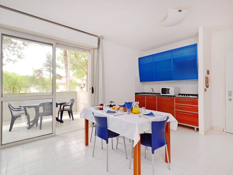 Holiday apartment with pool & yard — photo 2