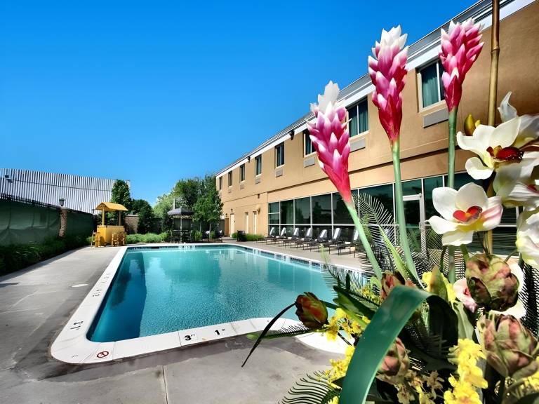 Holiday Inn Express Baltimore at the Stadiums by IHG — photo 5