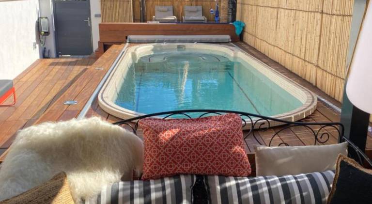 Villa with sauna, patio & hot tub | Perfect for remote work in Cogolin