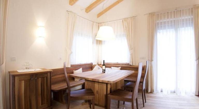 Holiday apartment with yard — photo 3