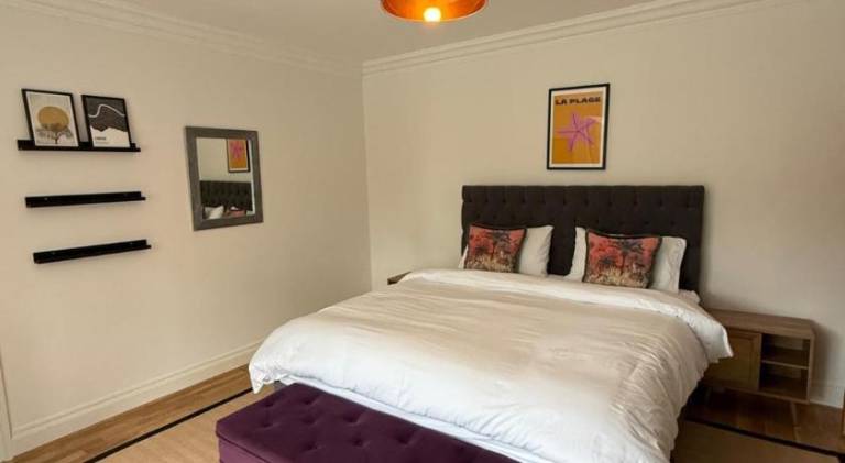 Vacation home with 6 rooms for 11 persons in Luton
